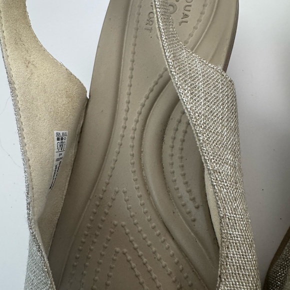Crocs Leigh Ann Slingback Wedge Heels Womens Sz 9 Beige Fabric Sandals EUC - Picture 6 of 16